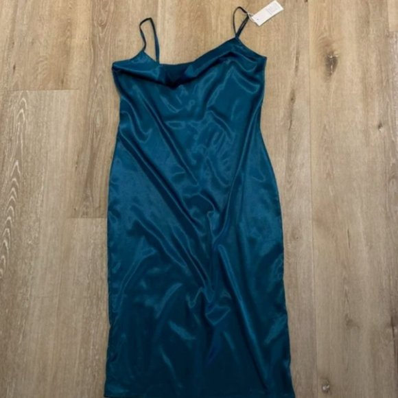 Dresses & Skirts - Emerald green midi dress, NWT